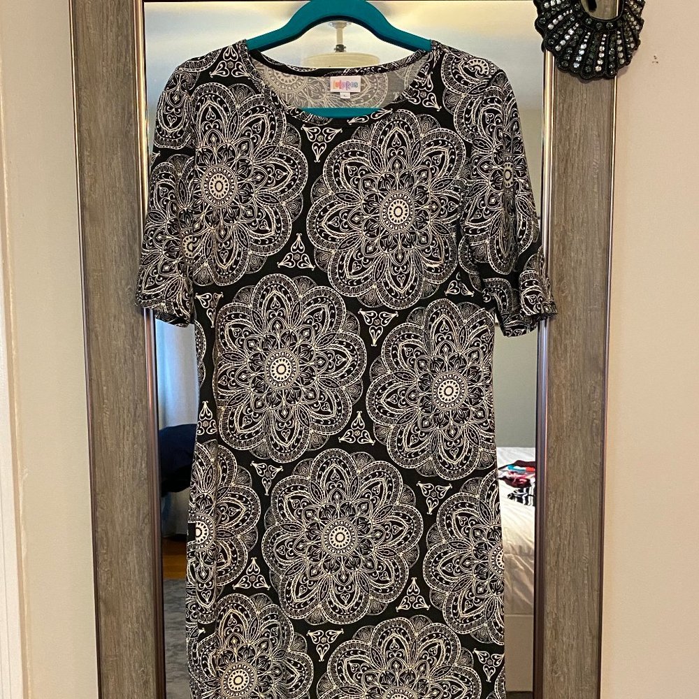 Black and White Lularoe Dess sz Lg